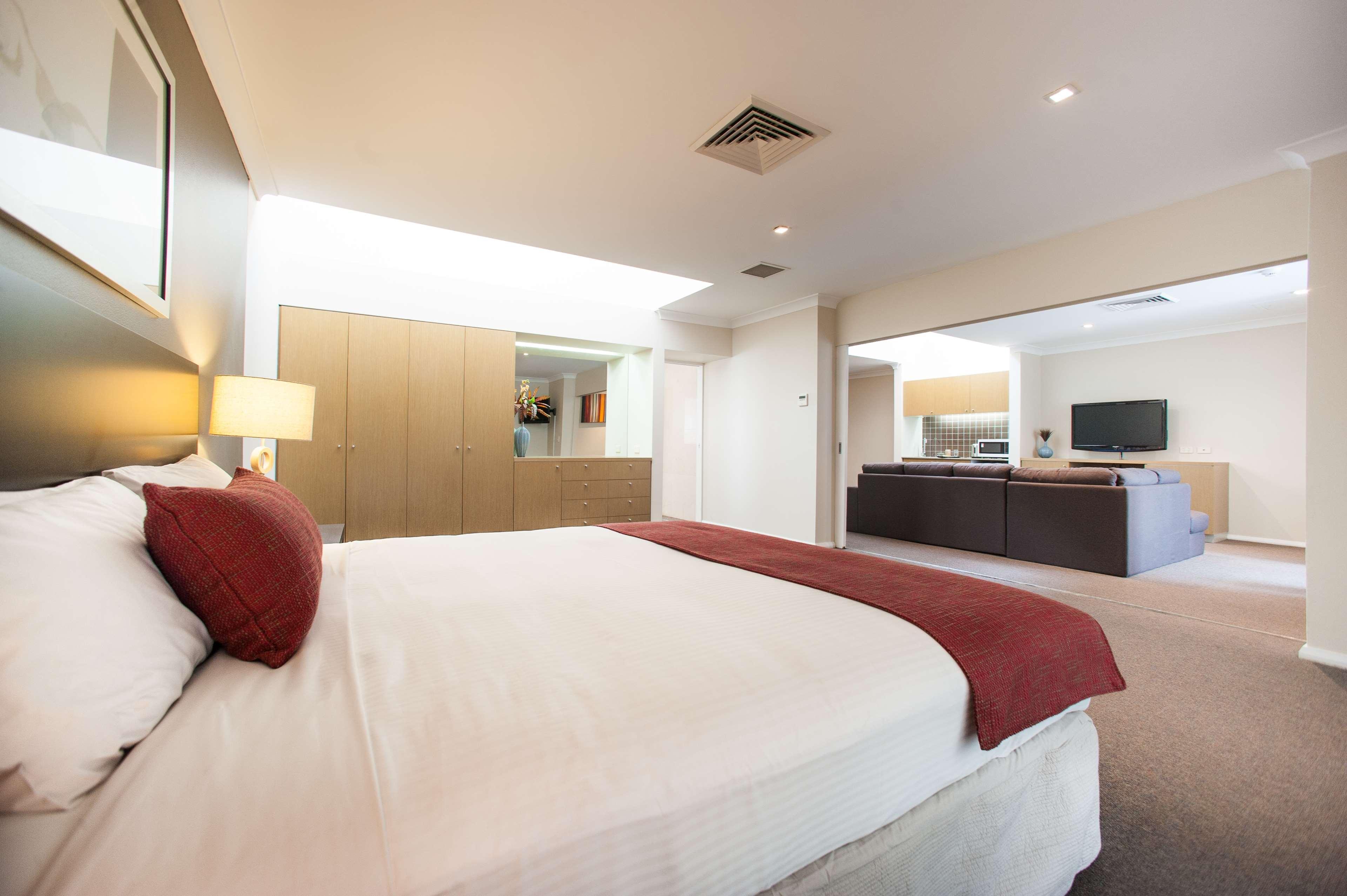 Ramada Hotel & Suites By Wyndham Cabramatta Eksteriør bilde