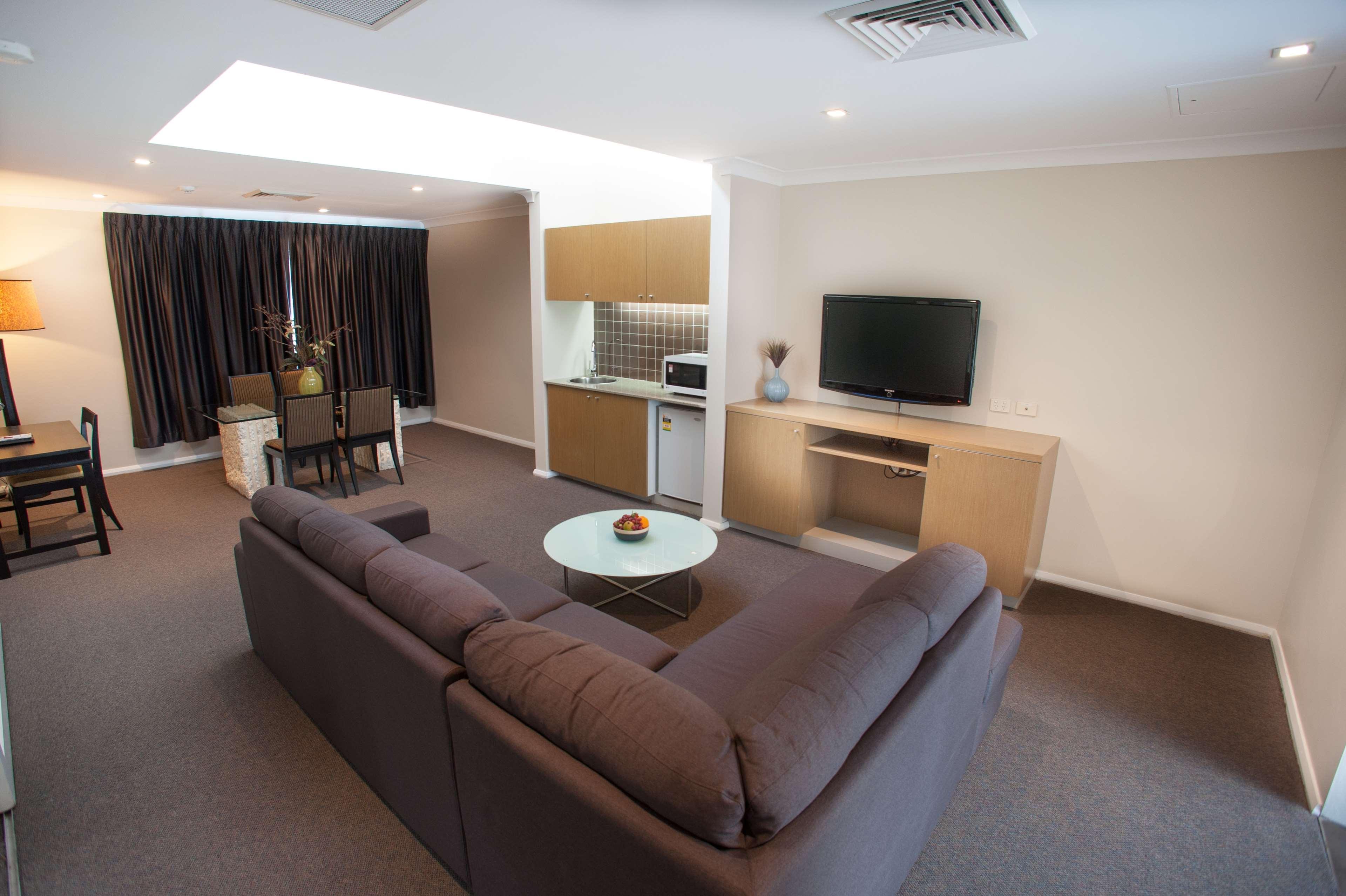 Ramada Hotel & Suites By Wyndham Cabramatta Eksteriør bilde