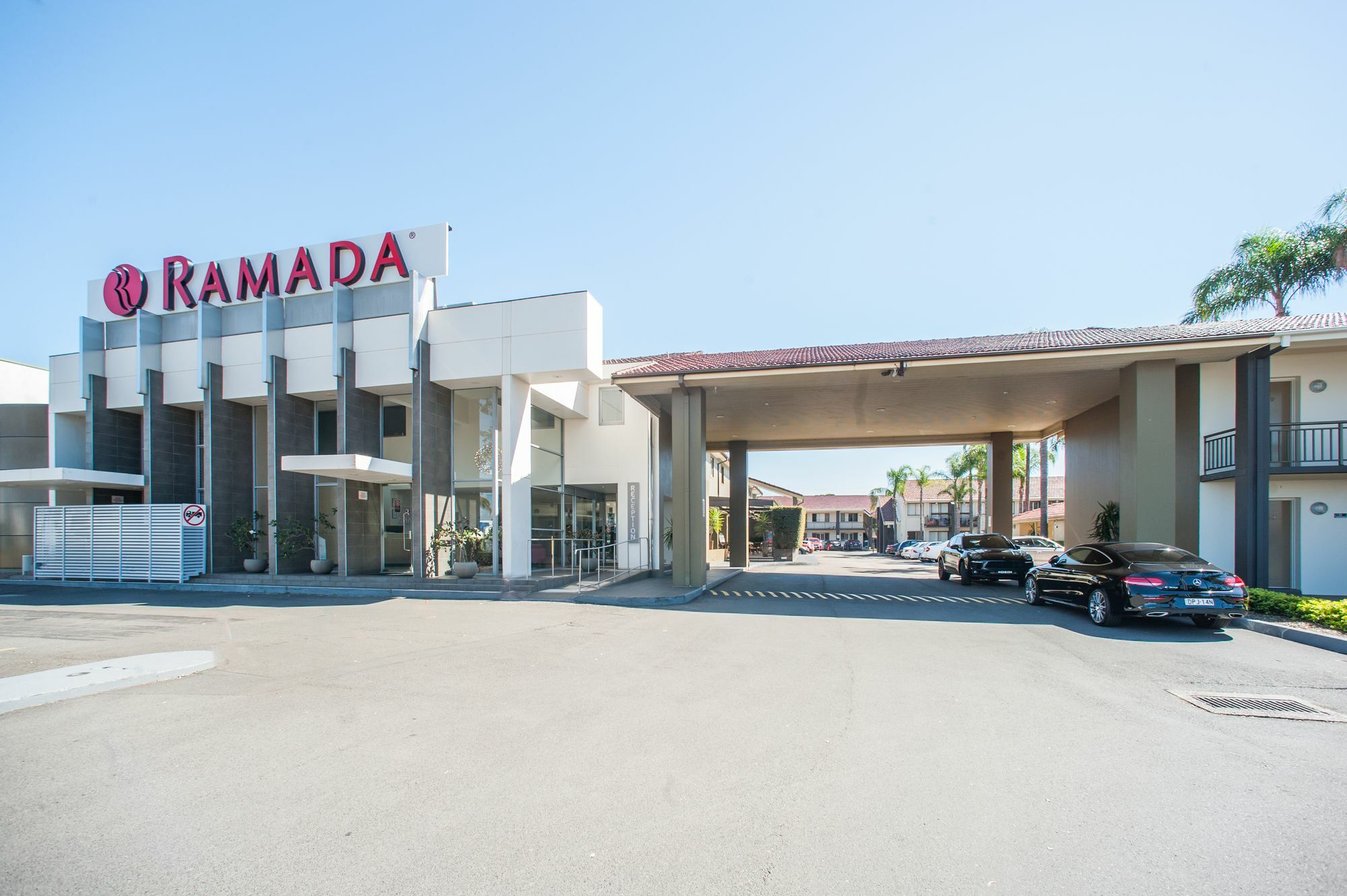 Ramada Hotel & Suites By Wyndham Cabramatta Eksteriør bilde